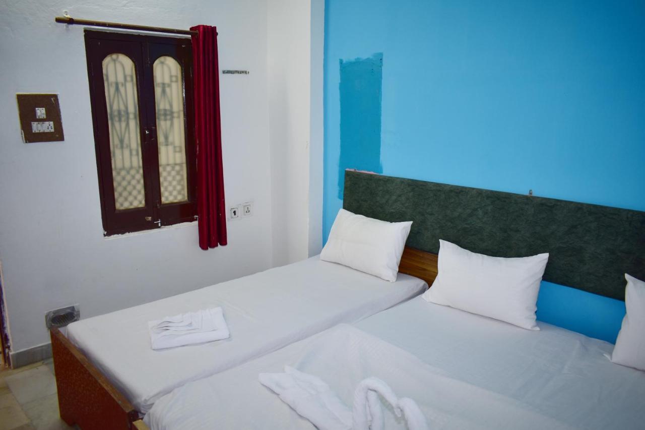 Sandhya Guest House Varanasi Near Ganga River מראה חיצוני תמונה