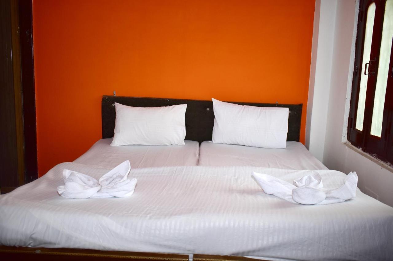 Sandhya Guest House Varanasi Near Ganga River מראה חיצוני תמונה