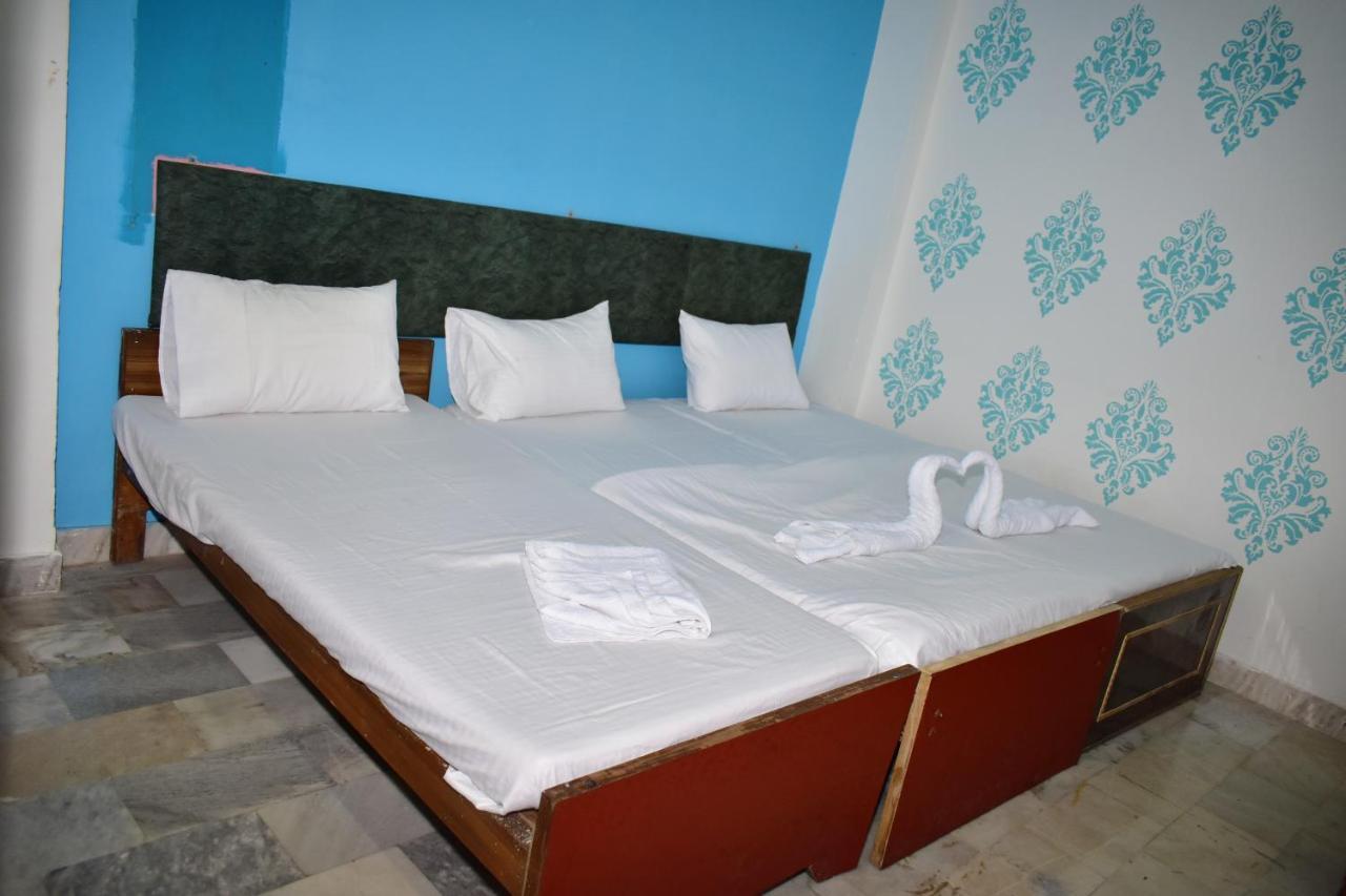 Sandhya Guest House Varanasi Near Ganga River מראה חיצוני תמונה