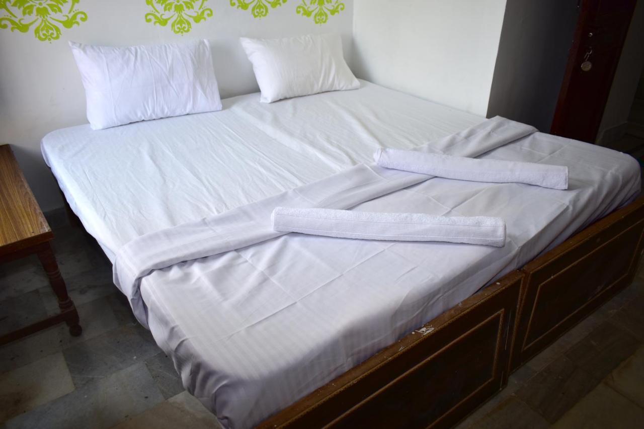 Sandhya Guest House Varanasi Near Ganga River מראה חיצוני תמונה
