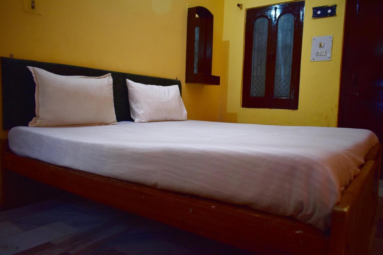 Sandhya Guest House Varanasi Near Ganga River מראה חיצוני תמונה