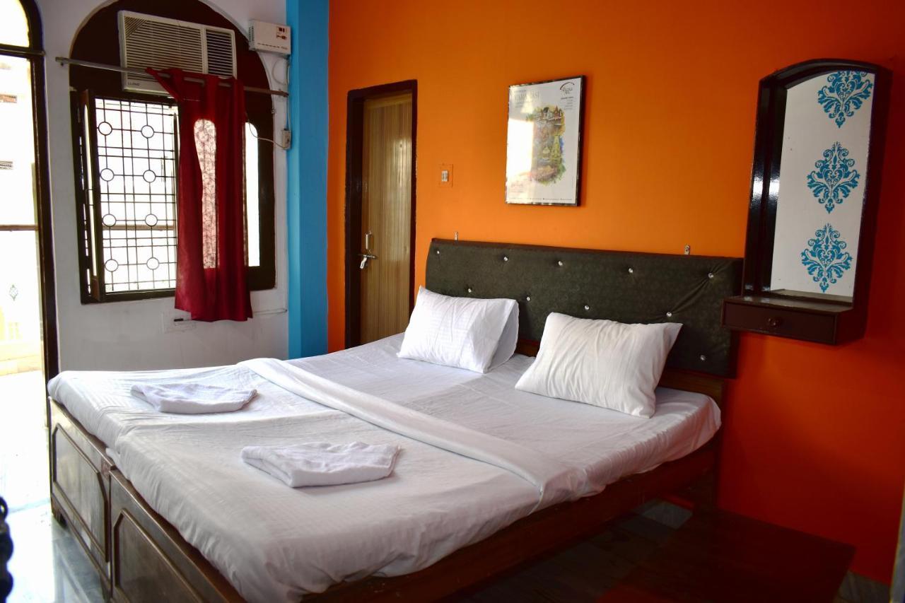 Sandhya Guest House Varanasi Near Ganga River מראה חיצוני תמונה