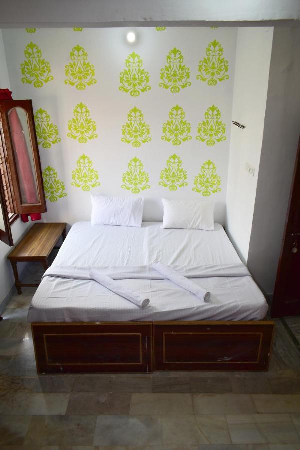 Sandhya Guest House Varanasi Near Ganga River מראה חיצוני תמונה