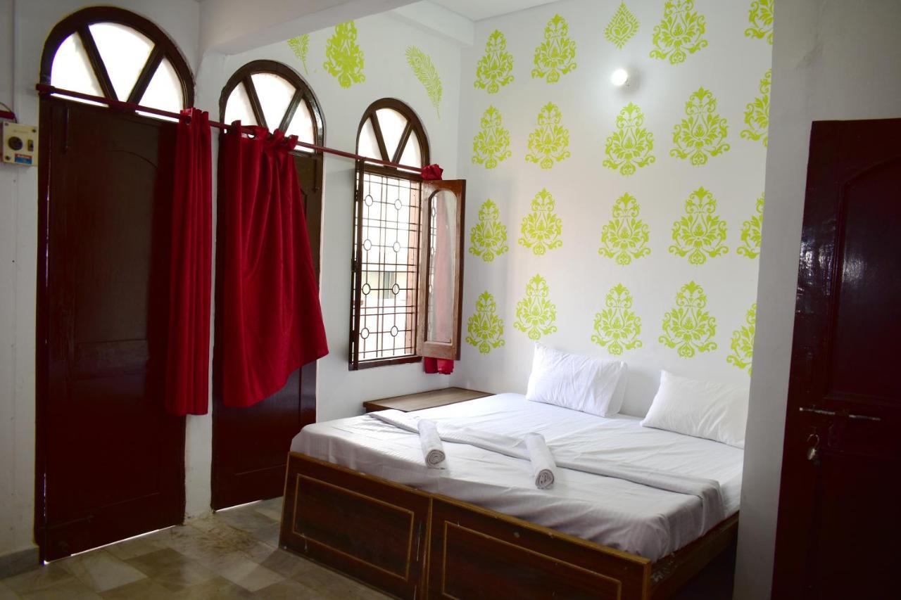 Sandhya Guest House Varanasi Near Ganga River מראה חיצוני תמונה