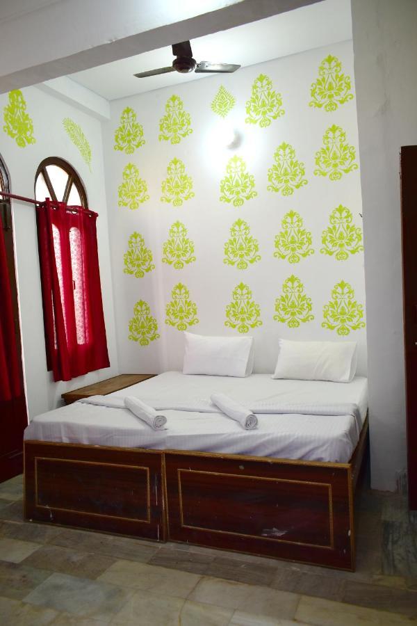 Sandhya Guest House Varanasi Near Ganga River מראה חיצוני תמונה