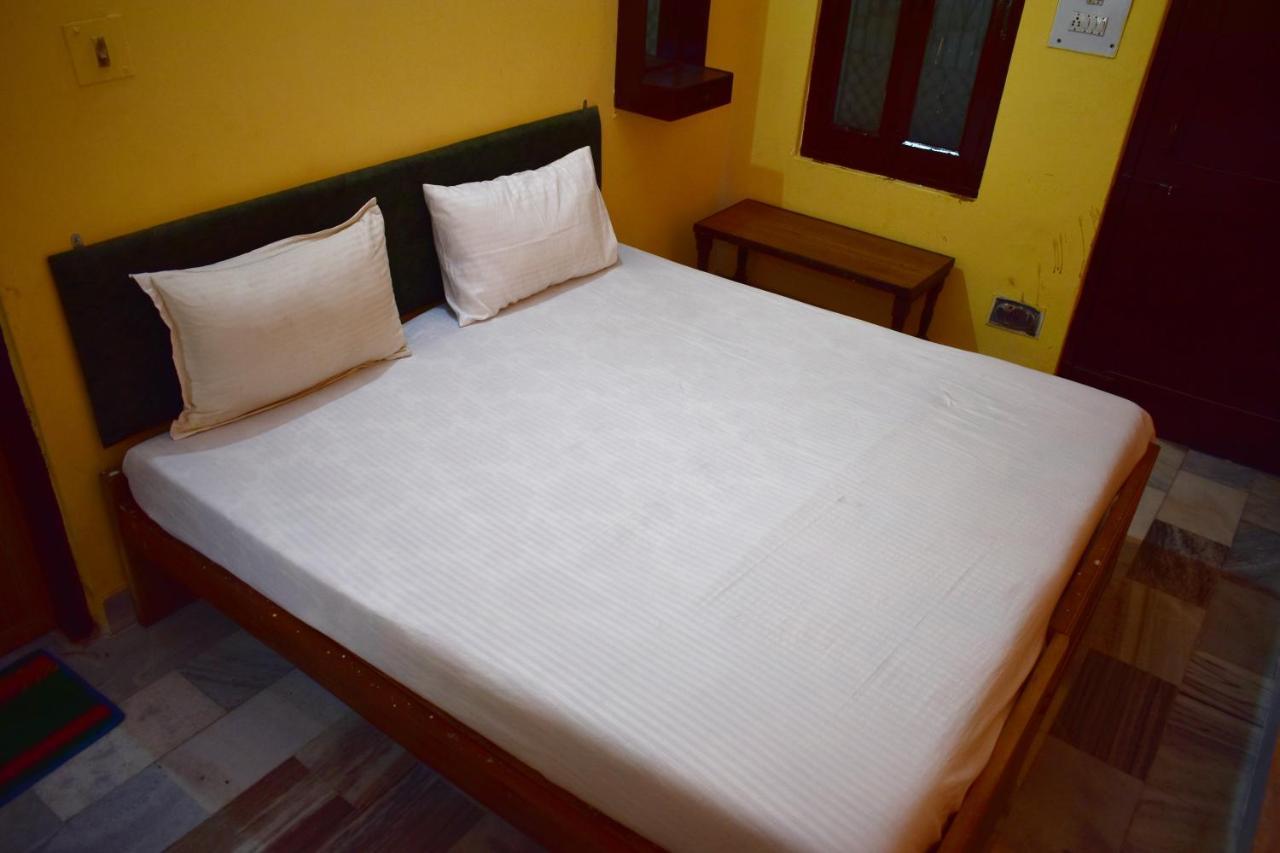Sandhya Guest House Varanasi Near Ganga River מראה חיצוני תמונה