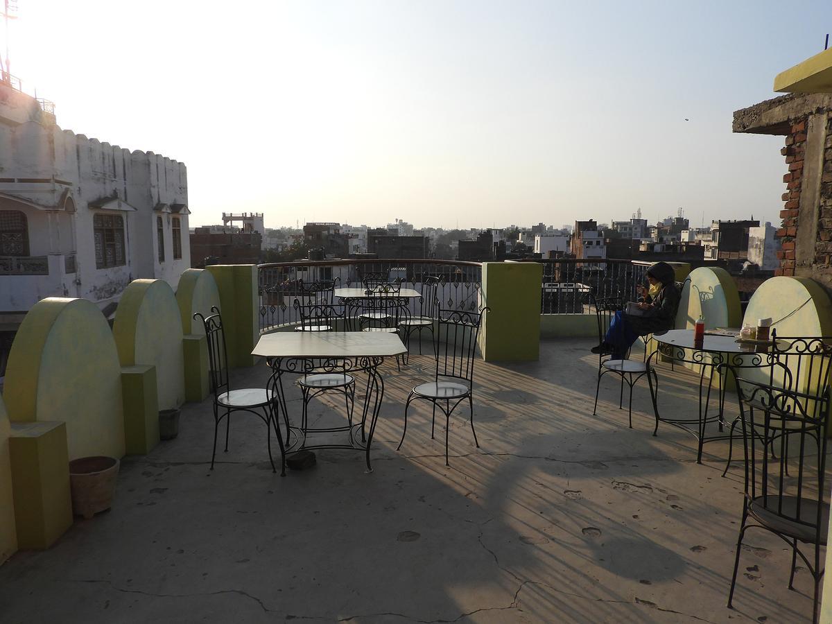 Sandhya Guest House Varanasi Near Ganga River מראה חיצוני תמונה