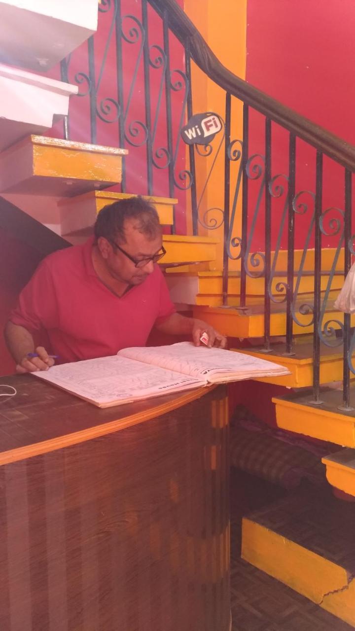 Sandhya Guest House Varanasi Near Ganga River מראה חיצוני תמונה